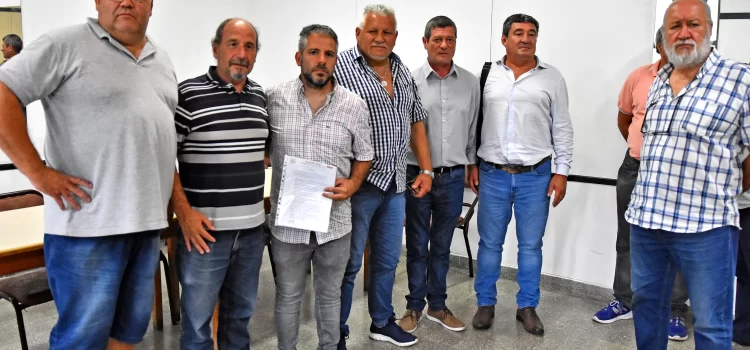 Los taxistas vuelven a cortar la Autovía 2 desde el mediodía