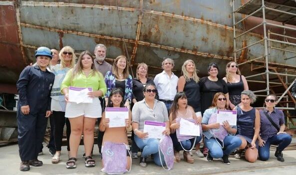SE ENTREGARON CERTIFICADOS A LAS EGRESADAS DEL CURSO DE SOLDADORAS 📄