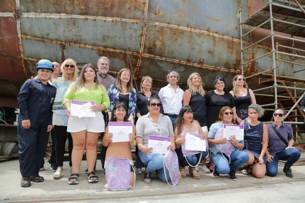 SE ENTREGARON CERTIFICADOS A LAS EGRESADAS DEL CURSO DE SOLDADORAS 📄