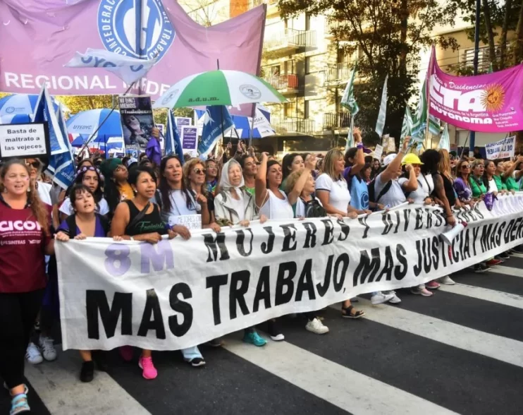 Multitudinaria marcha en Mar del Plata por el Día Internacional de la Mujer