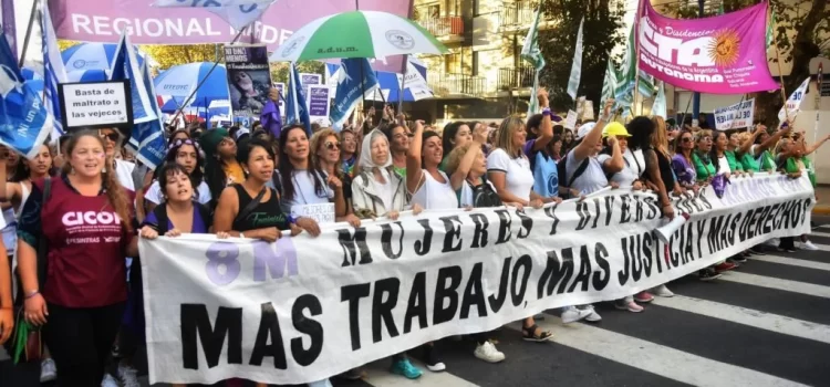 Multitudinaria marcha en Mar del Plata por el Día Internacional de la Mujer