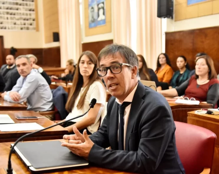 ESCANDALOSO: EXPLOTO JUNTOS POR EL CAMBIO EN MAR DEL PLATA. RESTRICCION DE ACERAMIENTO ENTRE FUNCIONARIOS Y CONCEJALES OFICIALISTAS.